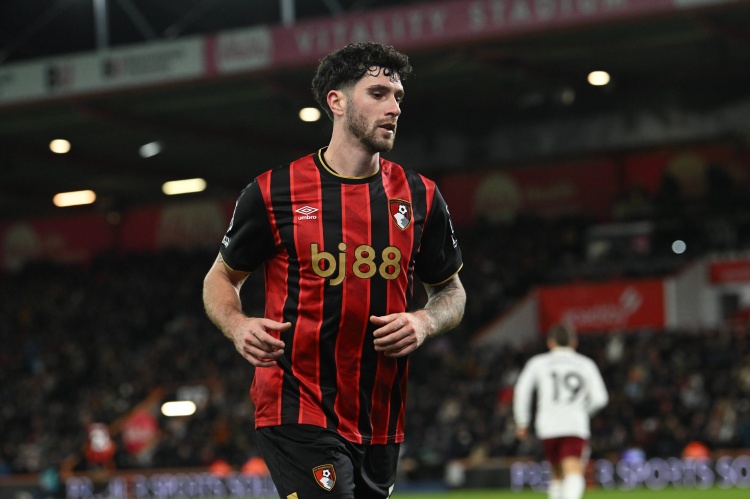 开云棋牌-图片报：多特想改善防守，关注樱桃后卫塞内西和萨尔茨堡后卫加杜